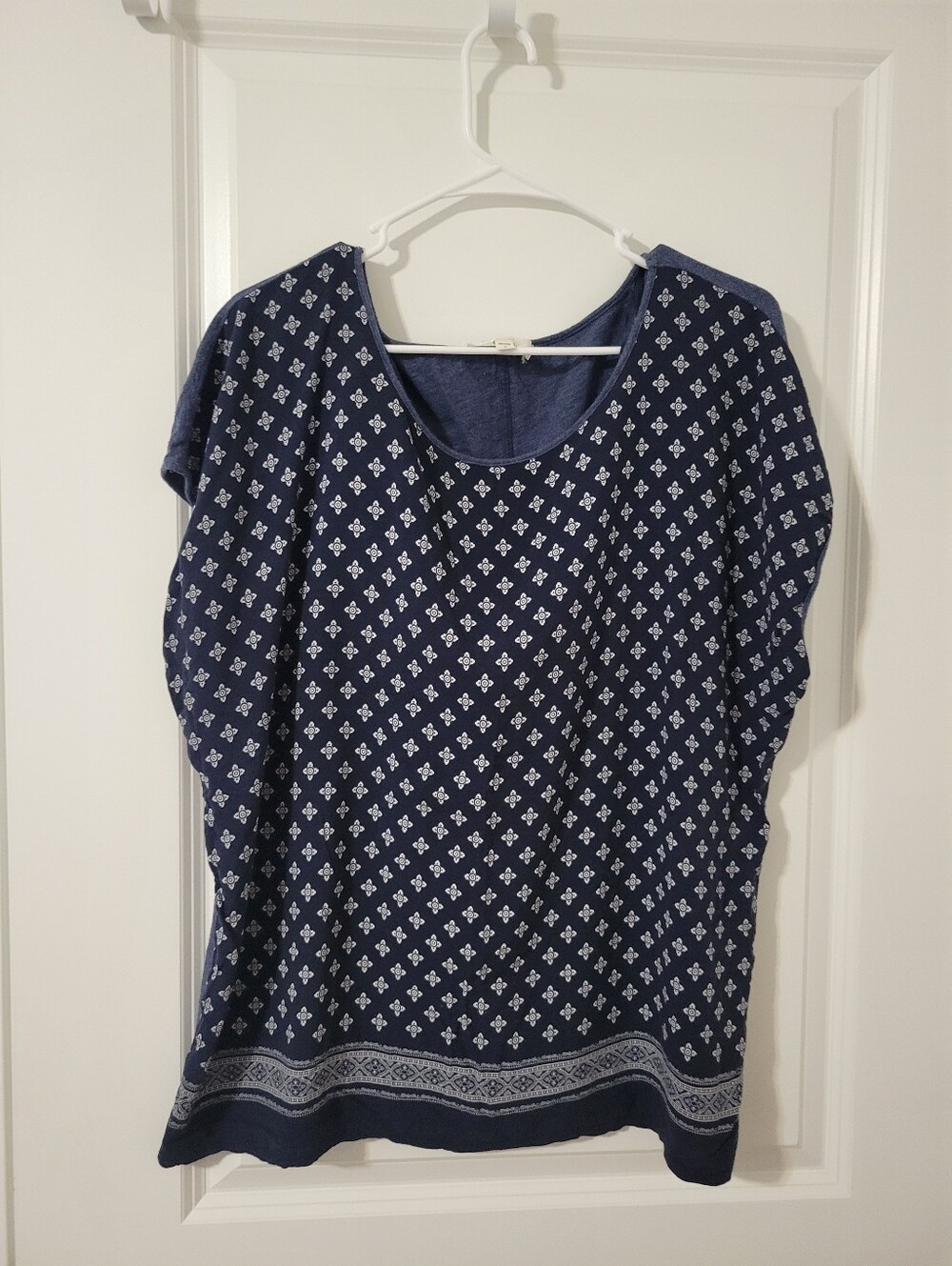 Two By Vince Camuto Navy Patterned Short Sleeve Women’s Top